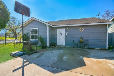 4803 Robertson St, Houston, TX 77009 - photo 5