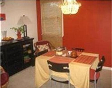 70 Regent Cir unit 70, Brookline, MA 02445 - photo 3