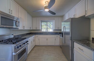 2807 N 21st St Phoenix AZ-large-007-8-Ki
