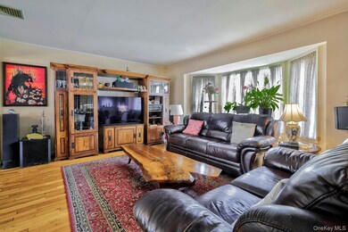 3895 Green Place, Bethpage, NY 11714 - photo 7