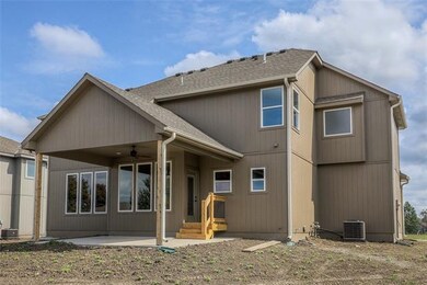 822 Cindy Ln, Raymore, MO 64083 - photo 5