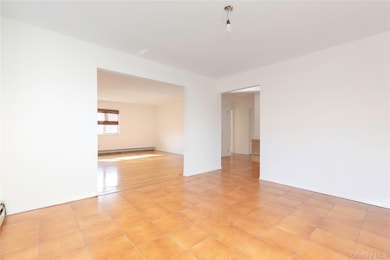 69 Veltri Ln unit 2, Yonkers, NY 10704 - photo 5