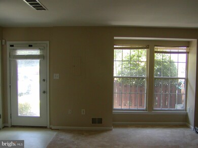 9205 Cardinal Forest Ln unit 17, Lorton, VA 22079 - photo 2