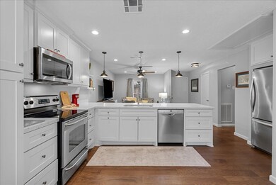 3760 Laura Leigh Dr, Friendswood, TX 77546 - photo 3