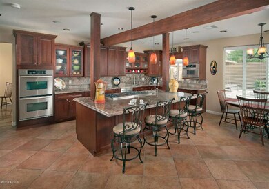 07 Kitchen Breakfast Bar