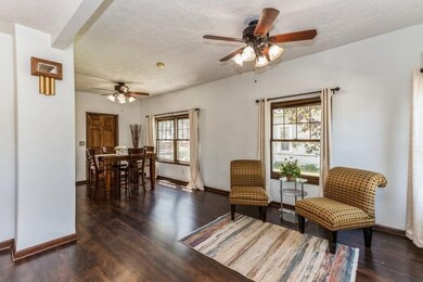 1233 9th St NW, Cedar Rapids, IA 52405 - photo 3