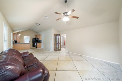 302 E 1st St, Claremore, OK 74017 - photo 7