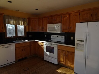 8 Falconer Cir, Waltham, MA 02451 - photo 3