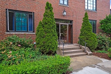 11 Monmouth Ct unit 2, Brookline, MA 02446 - photo 2