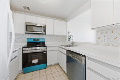 Ocean Club at Long Beach unit 7C, Long Beach, NY 11561 - photo 3