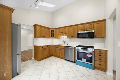 95 Des Plaines Ln, Hoffman Estates, IL 60169 - photo 6