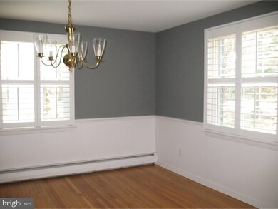 593 Watford Ln, Berwyn, PA 19312 - photo 3