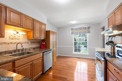 9653 Lindenbrook St, Fairfax, VA 22031 - photo 4
