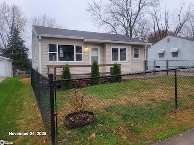 808 E Woodland Ave, Ottumwa, IA 52501 - photo 2