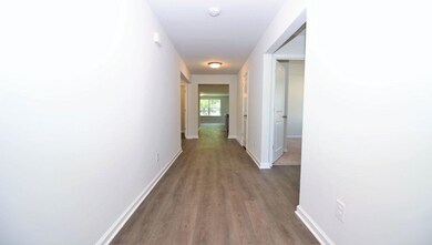 nICE WIDE fOYER