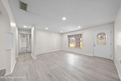5-web-or-mls-101-eureka-ave-ne