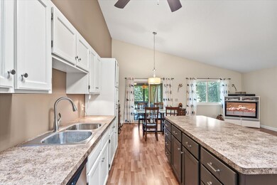 13907 84th Place N, Maple Grove, MN 55369 - photo 5