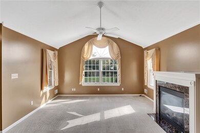 Living room w/gas fireplace