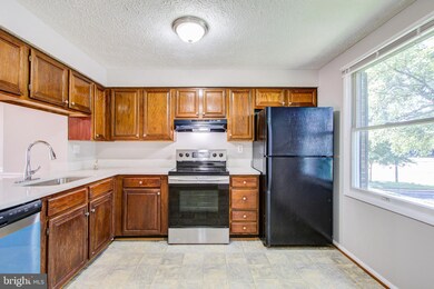 11801 Ashbrook Ct, Germantown, MD 20876 - photo 5