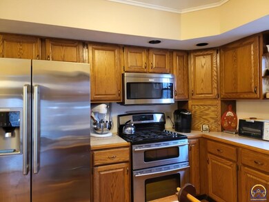 800 SW Grand Ct, Topeka, KS 66606 - photo 7