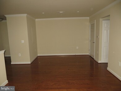 4189 S Four Mile Run Dr unit 404, Arlington, VA 22204 - photo 6