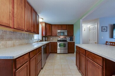 40 Forest Park Dr, Rochester, NH 03868 - photo 2