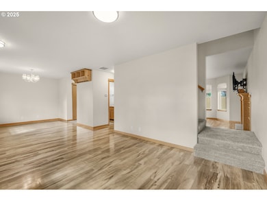 1061 Argon Ave, Eugene, OR 97404 - photo 5