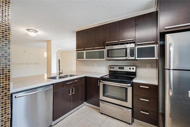 3553 Magellan Cir unit 311, Miami, FL 33180 - photo 4