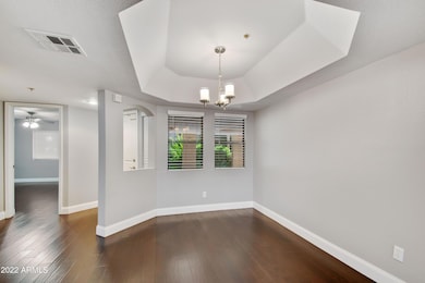 7. DiningRoom