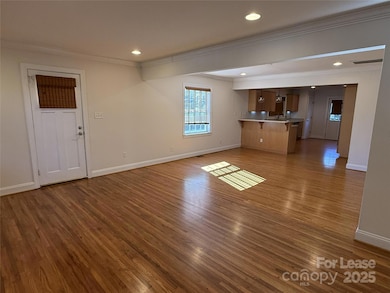 350 Melbourne Ct, Charlotte, NC 28209 - photo 4