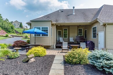 208 Pennbrook Ln, Dallas, PA 18612 - photo 5