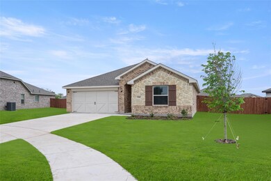 1918 Apache Cir, Cleburne, TX 76033 - photo 2