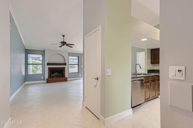 4-744530641-06 Foyer