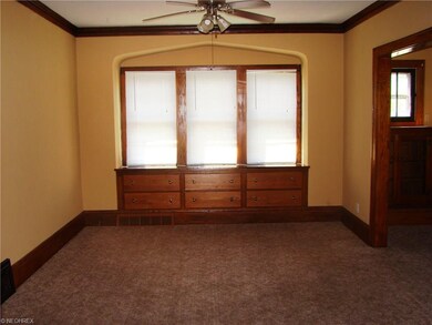 947 Oakland Ave, Akron, OH 44310-1405  The Oak tri