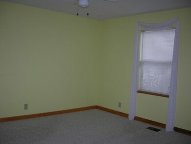 136 Francis St, Barnesville, GA 30204 - photo 4