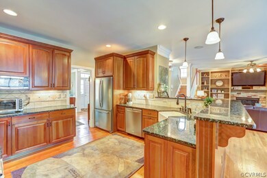 Chef's kitchen? Gourmet kitchen? How can you descr