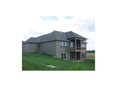 9726 Carbondale St, Lenexa, KS 66227 - photo 2