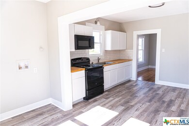 953 E Kingsbury St, Seguin, TX 78155 - photo 3