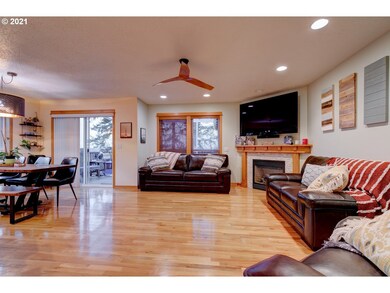 Living Room/Dining Room-Ceiling Fan