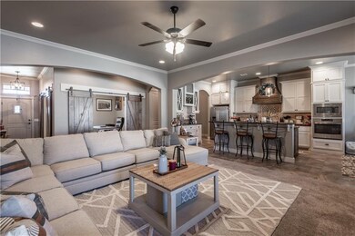 1005 Lindsey Ln, Moore, OK 73160 - photo 3