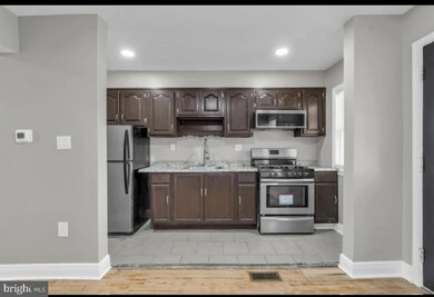 2923 Edgecombe Cir N, Baltimore, MD 21215 - photo 4