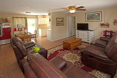 004_Family Room (2)