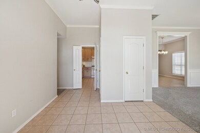 Large entry at front door to welcome guests
