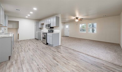 1003 NE 1st St, Pryor, OK 74361 - photo 6