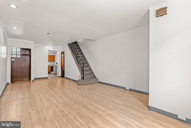 2422 S Iseminger St, Philadelphia, PA 19148 - photo 4