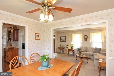 634 Tanglewood Dr, Sykesville, MD 21784 - photo 5