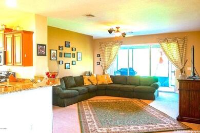 LARGE FAMILY ROOM