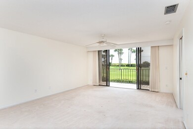 Light and bright Living space and balcony