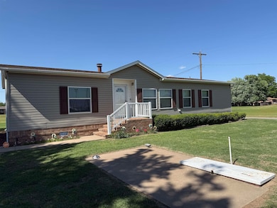 821 E A St, Watonga, OK 73772 - photo 2