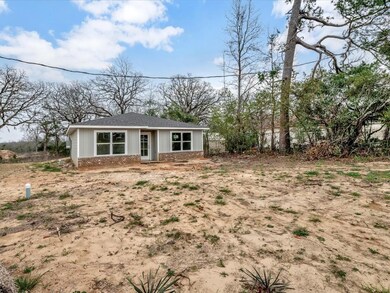 718 N Sanders St, Nacogdoches, TX 75964 - photo 3